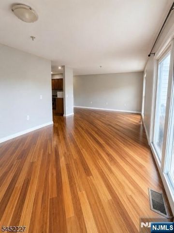 125 The Promenade 125, Edgewater, NJ 07020
