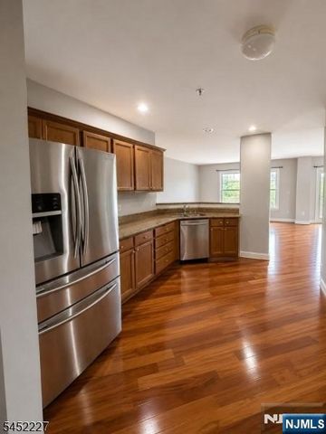 125 The Promenade 125, Edgewater, NJ 07020