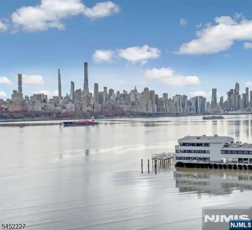 125 The Promenade 125, Edgewater, NJ 07020
