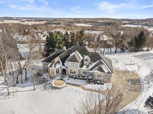 139 Legend COURT, Wales, WI 53183