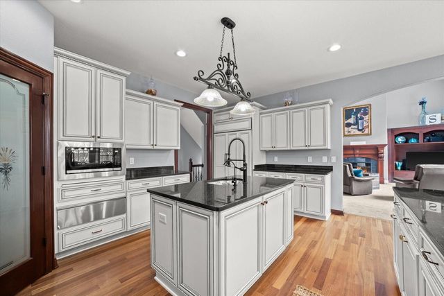 139 Legend COURT, Wales, WI 53183