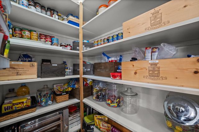 139 Legend COURT, Wales, WI 53183