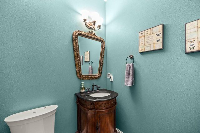 139 Legend COURT, Wales, WI 53183