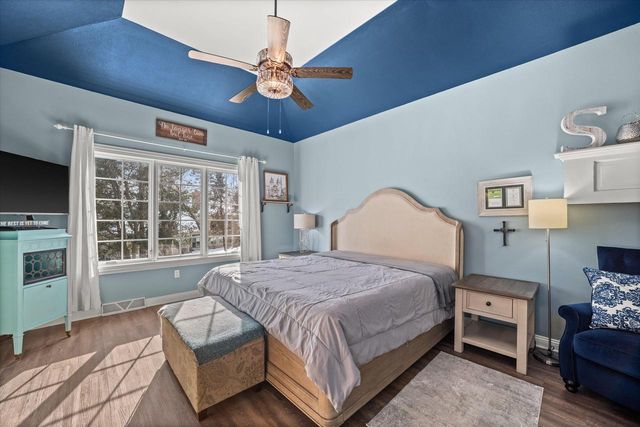 139 Legend COURT, Wales, WI 53183