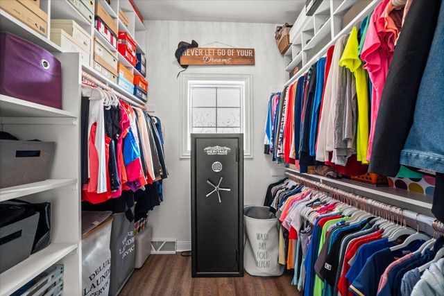 139 Legend COURT, Wales, WI 53183