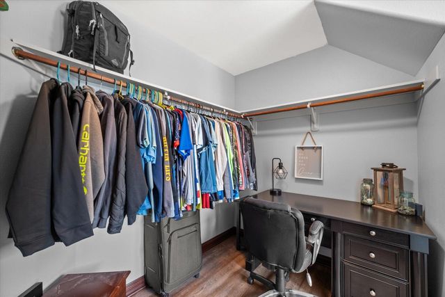 139 Legend COURT, Wales, WI 53183