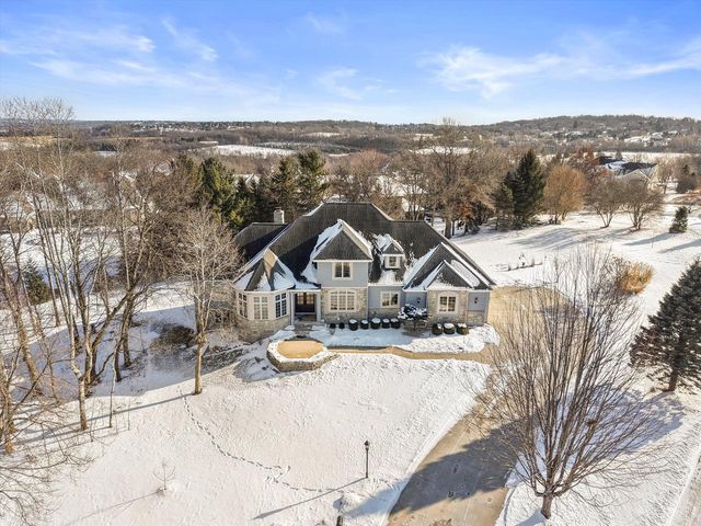 139 Legend COURT, Wales, WI 53183