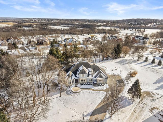 139 Legend COURT, Wales, WI 53183