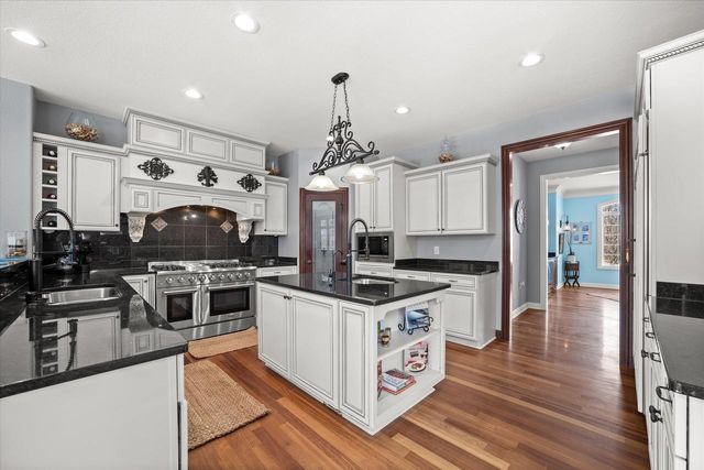 139 Legend COURT, Wales, WI 53183