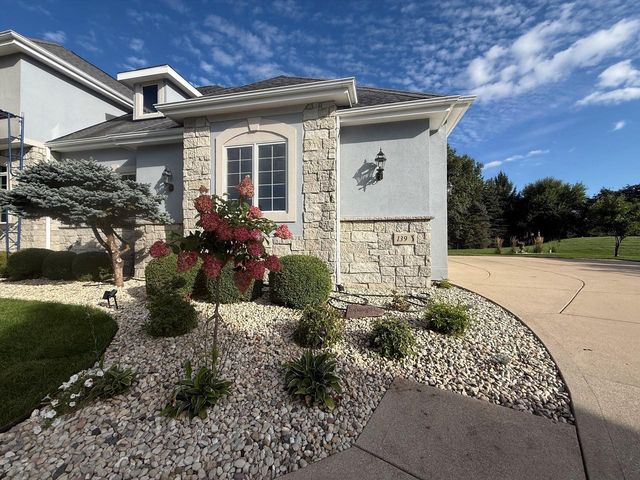 139 Legend COURT, Wales, WI 53183