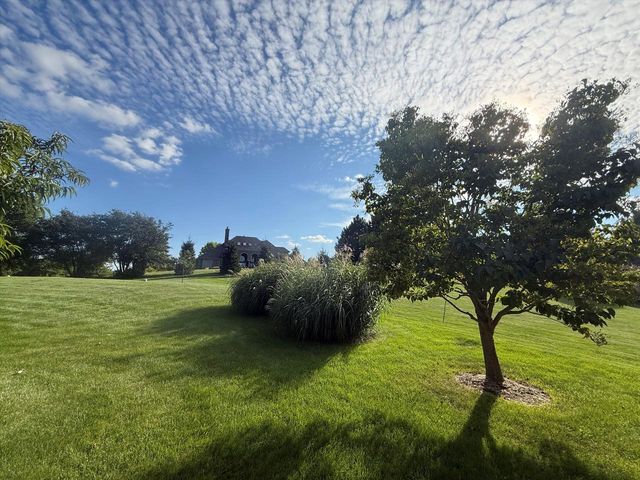 139 Legend COURT, Wales, WI 53183