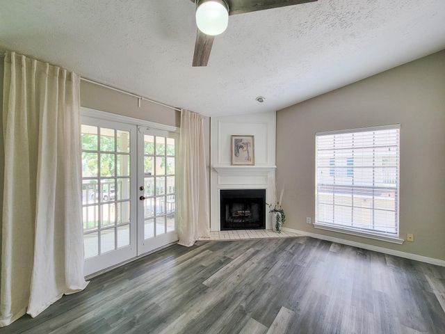2220 Bering Drive 12, Houston, TX 77057