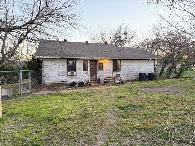 1032 W Oak Street A, Weatherford, TX 76086