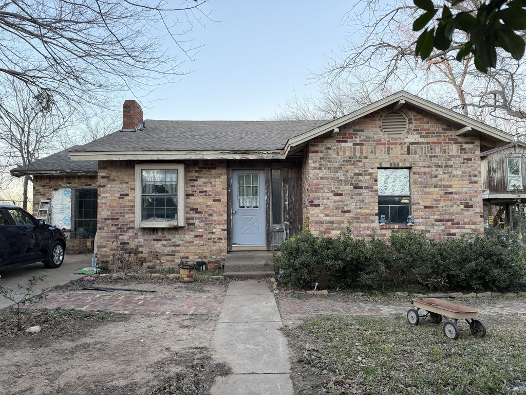 1032 W Oak Street A, Weatherford, TX 76086