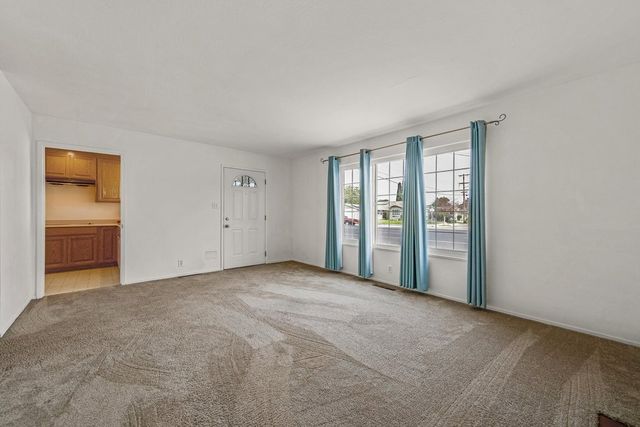 24825 24825 Santa Clara St, Hayward, CA 94544