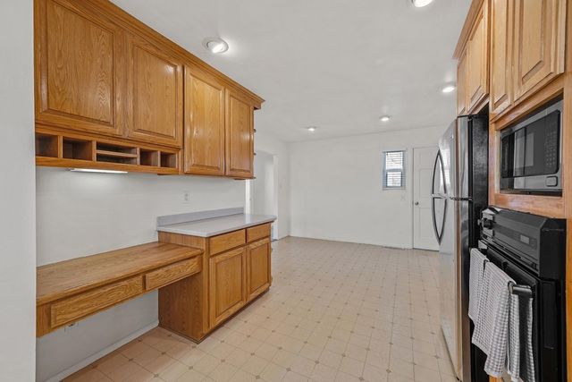 24825 24825 Santa Clara St, Hayward, CA 94544