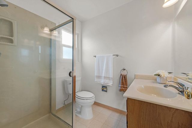 24825 24825 Santa Clara St, Hayward, CA 94544