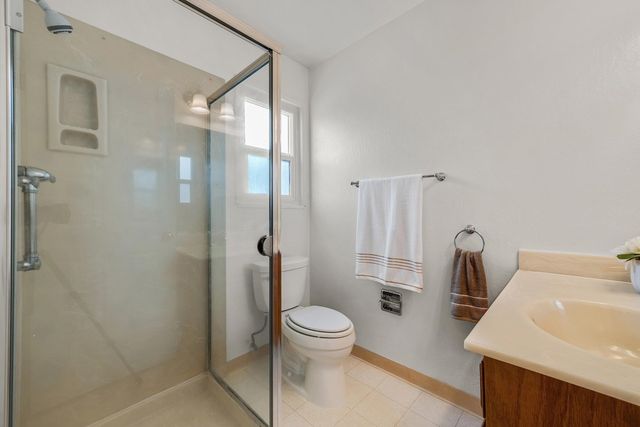 24825 24825 Santa Clara St, Hayward, CA 94544