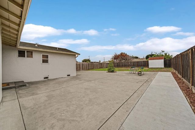 24825 24825 Santa Clara St, Hayward, CA 94544