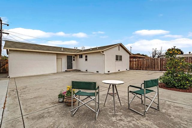 24825 24825 Santa Clara St, Hayward, CA 94544