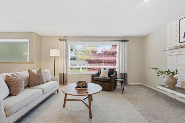 1748 Duluth St., Richland, WA 99354