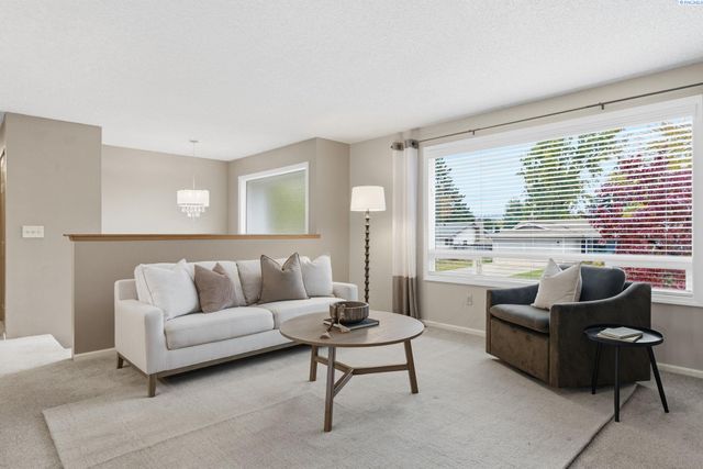 1748 Duluth St., Richland, WA 99354