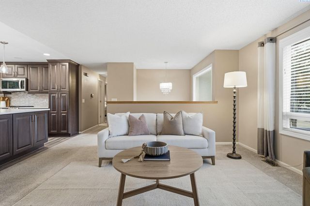 1748 Duluth St., Richland, WA 99354