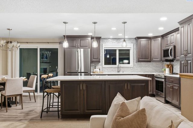 1748 Duluth St., Richland, WA 99354