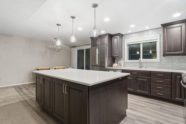 1748 Duluth St., Richland, WA 99354