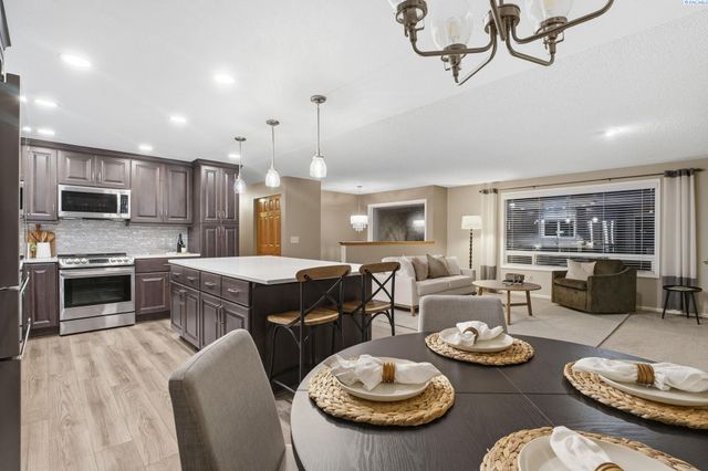 1748 Duluth St., Richland, WA 99354