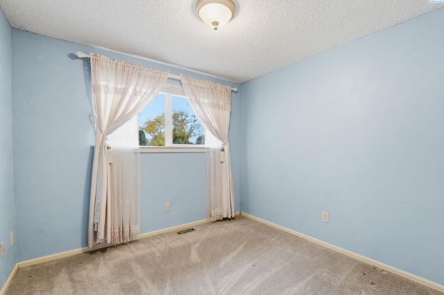 1748 Duluth St., Richland, WA 99354