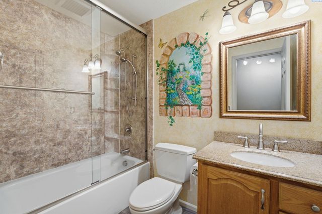 1748 Duluth St., Richland, WA 99354