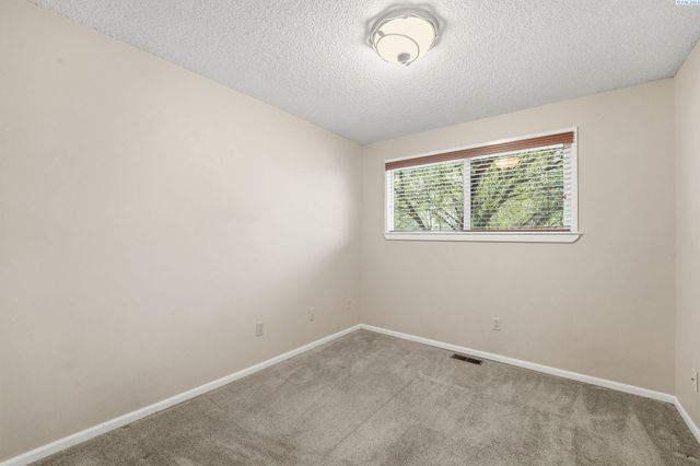 1748 Duluth St., Richland, WA 99354