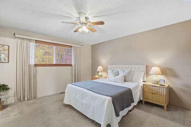 1748 Duluth St., Richland, WA 99354