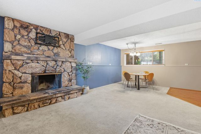 1748 Duluth St., Richland, WA 99354