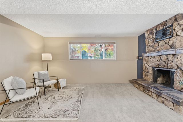 1748 Duluth St., Richland, WA 99354