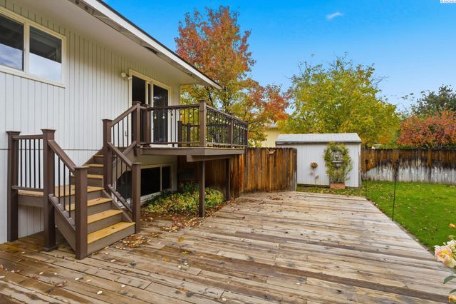 1748 Duluth St., Richland, WA 99354