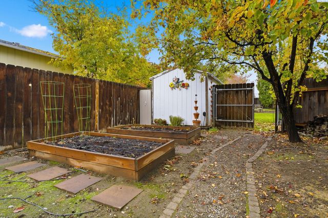 1748 Duluth St., Richland, WA 99354