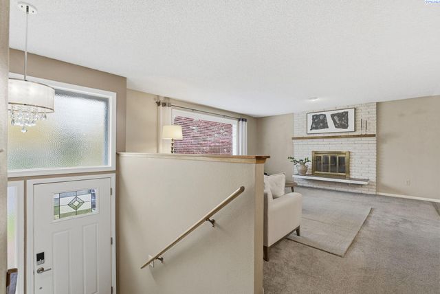 1748 Duluth St., Richland, WA 99354