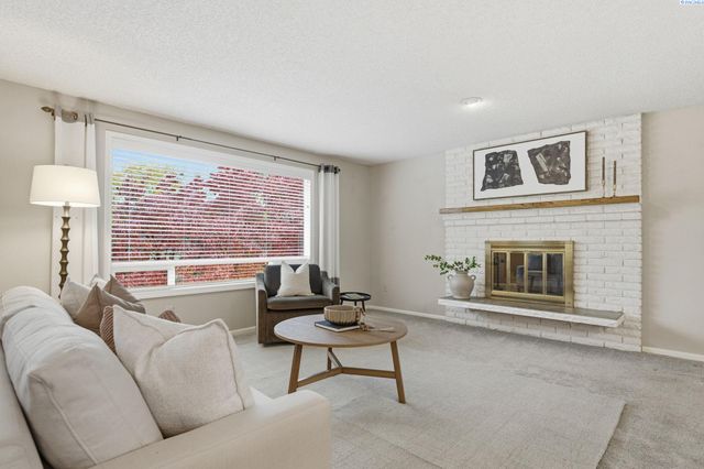 1748 Duluth St., Richland, WA 99354