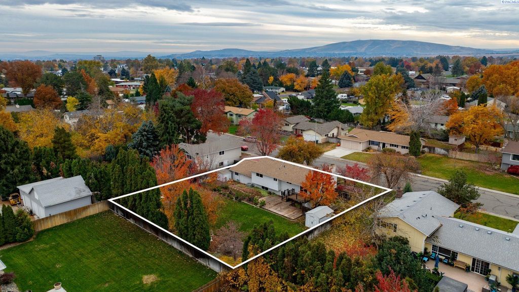 1748 Duluth St., Richland, WA 99354