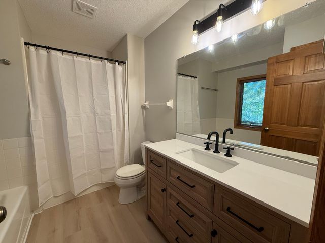 9828 Greenspruce Avenue N, Brooklyn Park, MN 55443