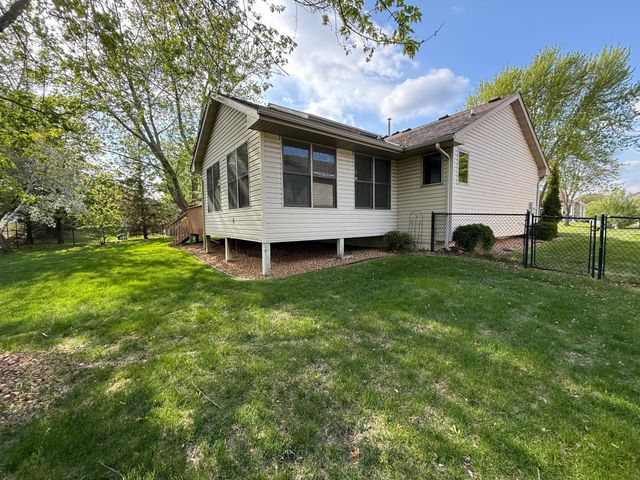 9828 Greenspruce Avenue N, Brooklyn Park, MN 55443
