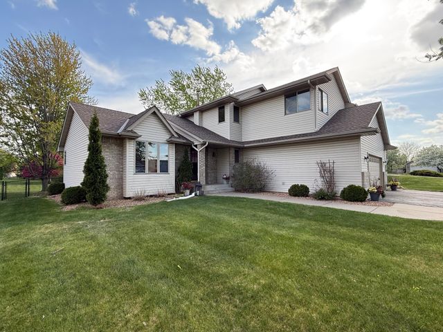 9828 Greenspruce Avenue N, Brooklyn Park, MN 55443