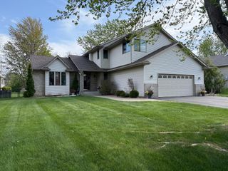 9828 Greenspruce Avenue N, Brooklyn Park, MN 55443