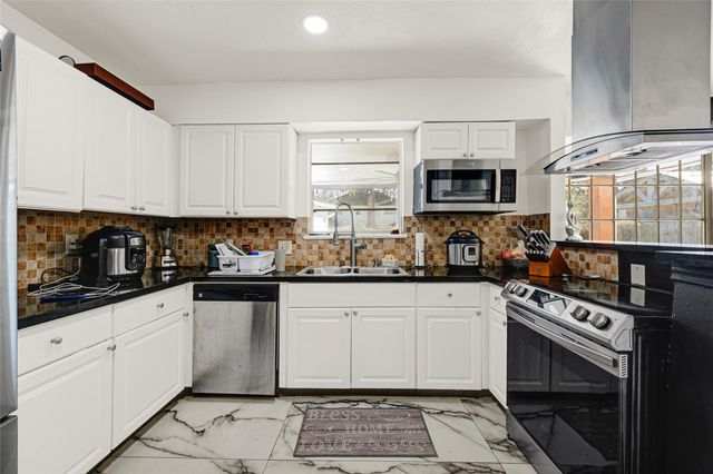 1111 Belaya Lane, Houston, TX 77090