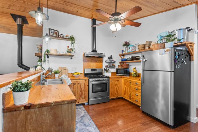 499 Black Coyote Trail, Galena, MO 65656