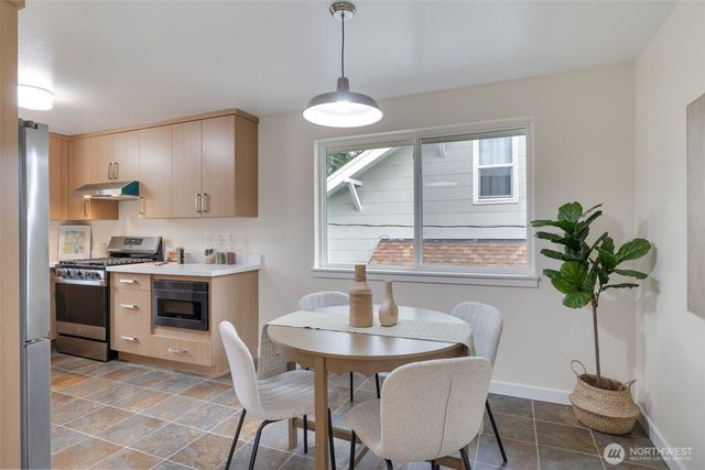 7727 27th Avenue NW, Seattle, WA 98117