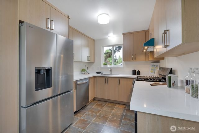 7727 27th Avenue NW, Seattle, WA 98117