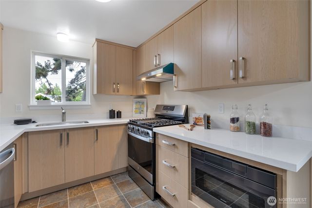 7727 27th Avenue NW, Seattle, WA 98117
